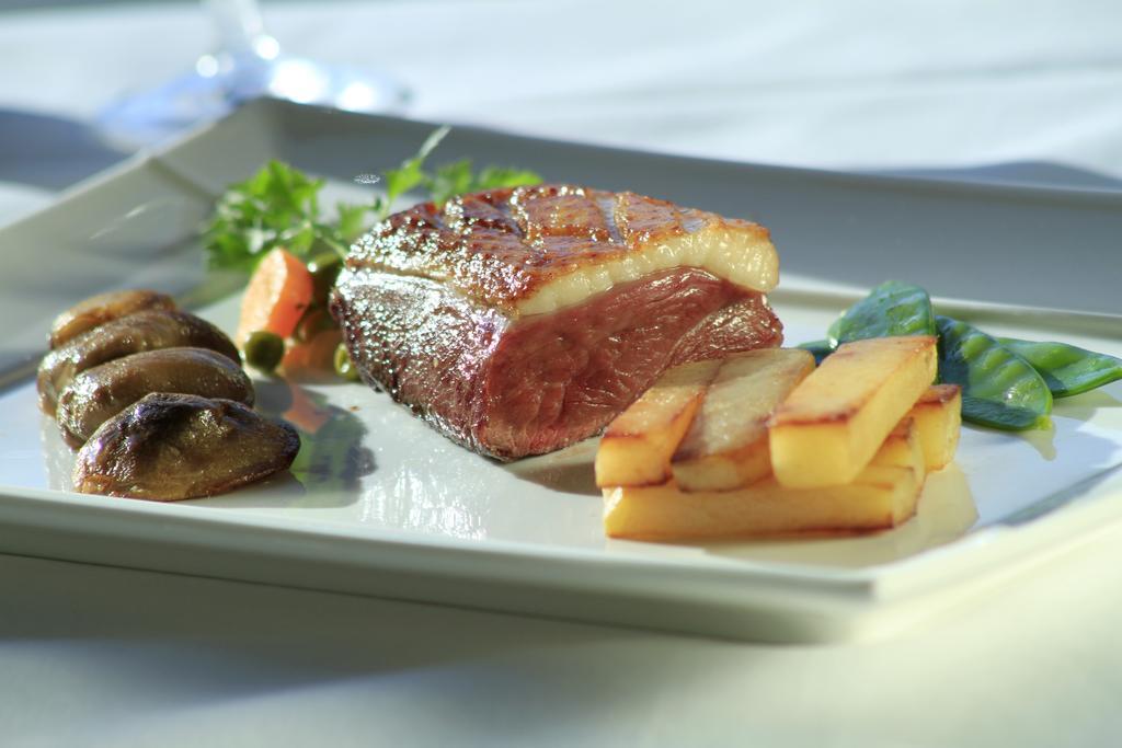 Hotel Restaurant Les Coquelicots, The Originals Relais Saint-Pardoux-l'Ortigier Ngoại thất bức ảnh