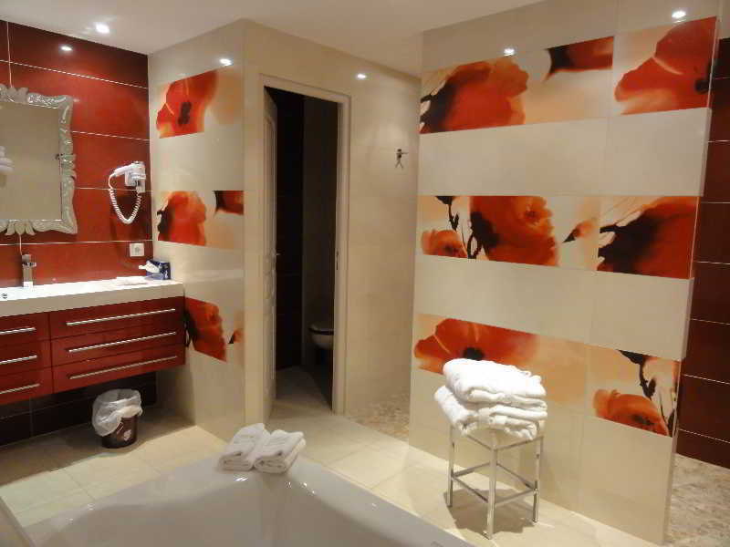 Hotel Restaurant Les Coquelicots, The Originals Relais Saint-Pardoux-l'Ortigier Ngoại thất bức ảnh